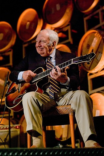 Bucky Pizzarelli